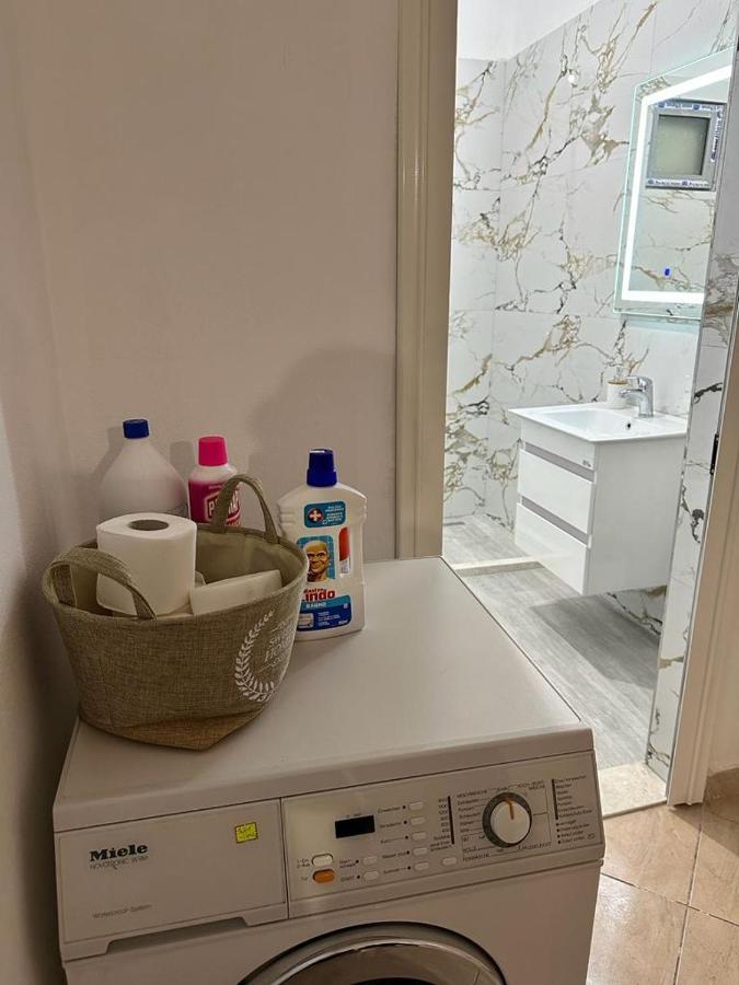 Victorias Apartment Tirane Luaran gambar